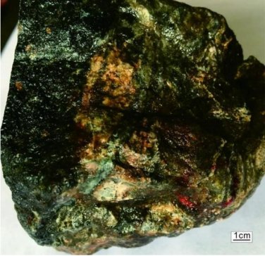 會發光的“竺可楨石”！浙大學者在湖南發現新礦物
